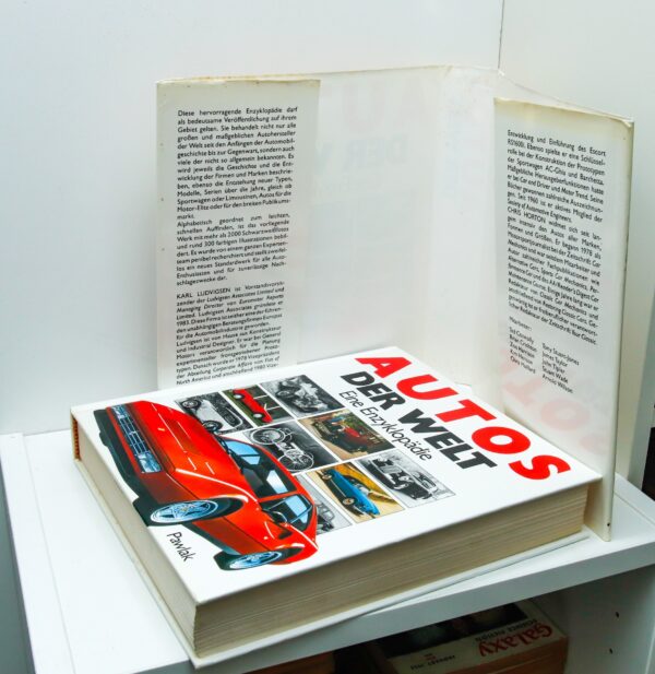 Autos of the World [1990] Motorcar encyclopedia First edition 608 pages 1,000s of photographs German language, no English - Image 4