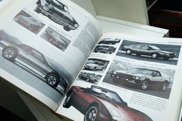 Autos of the World [1990] Motorcar encyclopedia First edition 608 pages 1,000s of photographs German language, no English - Image 8