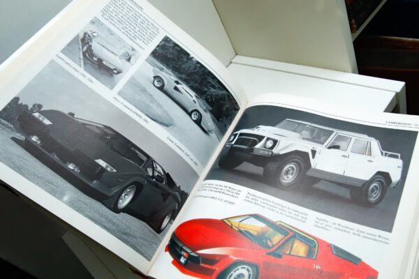 Autos of the World [1990] Motorcar encyclopedia First edition 608 pages 1,000s of photographs German language, no English - Image 10