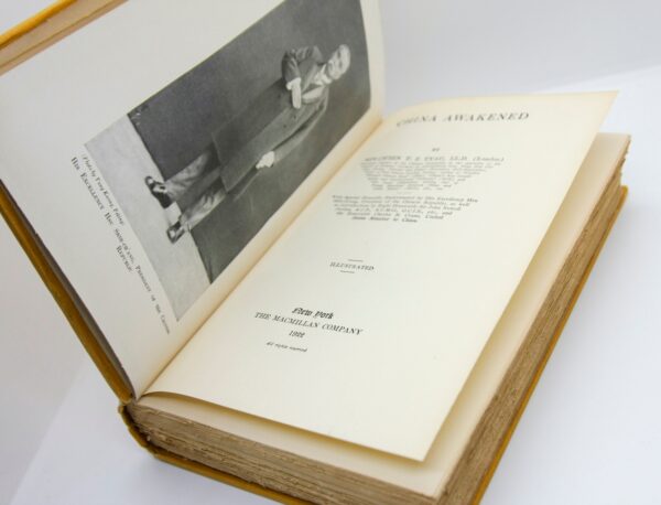 China Awakened First edition 1922 Includes 21 glossy plates with black & white images - Image 5