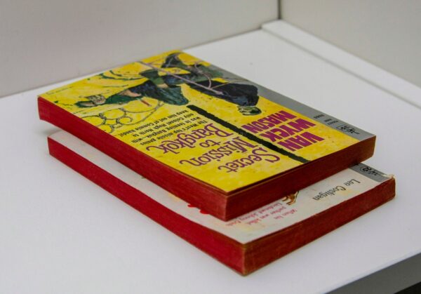 2-book thriller set "Never Kill a Cop" & "Secret Mission To Bangkok" First editions Vintage paperbacks  1959 / 1961 - Image 4