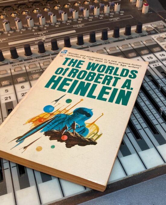 The Worlds of Robert A. Heinlein 1966 Vintage paperback 5 science fiction short story anthology