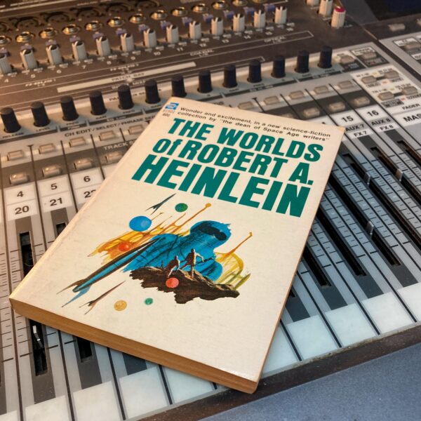 The Worlds of Robert A. Heinlein 1966 Vintage paperback 5 science fiction short story anthology