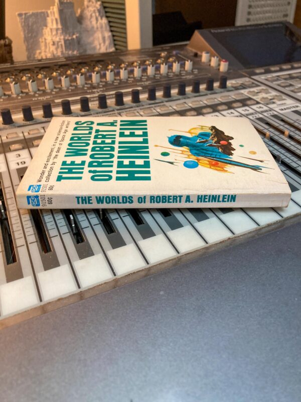 The Worlds of Robert A. Heinlein 1966 Vintage paperback 5 science fiction short story anthology - Image 3