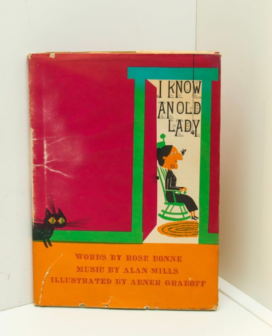 Children’s book “I Know an Old Lady” [1969] Illustrated by Abner Graboff vintage hardcover with jacket