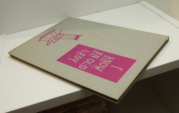 Children's book "I Know an Old Lady" [1969] Illustrated by Abner Graboff vintage hardcover with jacket - Image 5