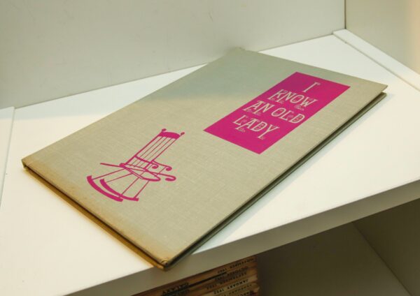 Children's book "I Know an Old Lady" [1969] Illustrated by Abner Graboff vintage hardcover with jacket - Image 4