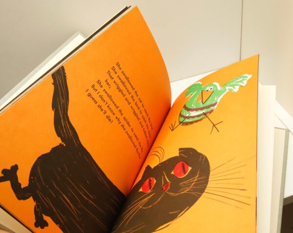 Children's book "I Know an Old Lady" [1969] Illustrated by Abner Graboff vintage hardcover with jacket - Image 10