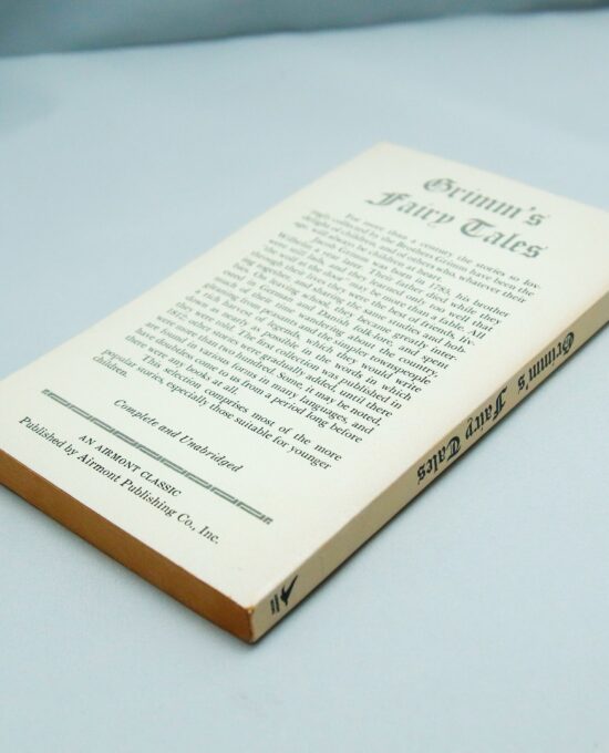 c.1968 “Grimm’s Fairy Tales” Vintage paperback Amazingly pristine Black and white illustrations