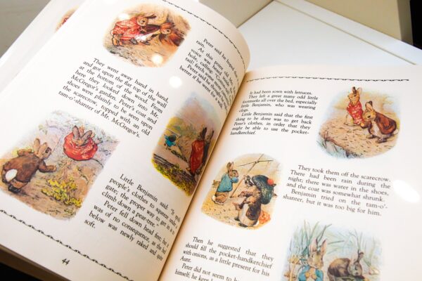 c.1985 Beatrix Potter "Giant Treasury of Peter Rabbit" Vintage large format children's hardcover story / picture book Jeremy Benjamin Tailor - Image 8