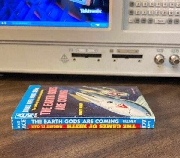Ace "Double" The Earth Gods are Coming & The Games of Neith c.1960 Vintage sci fi double novel paperback - Image 3