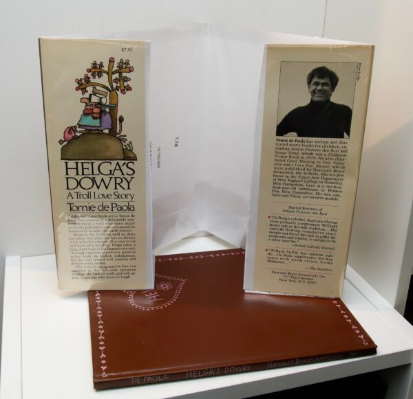 Tomie de Paola "Helga's Dowry" 1977 1st edition picture story book in original dust jacket - Image 4