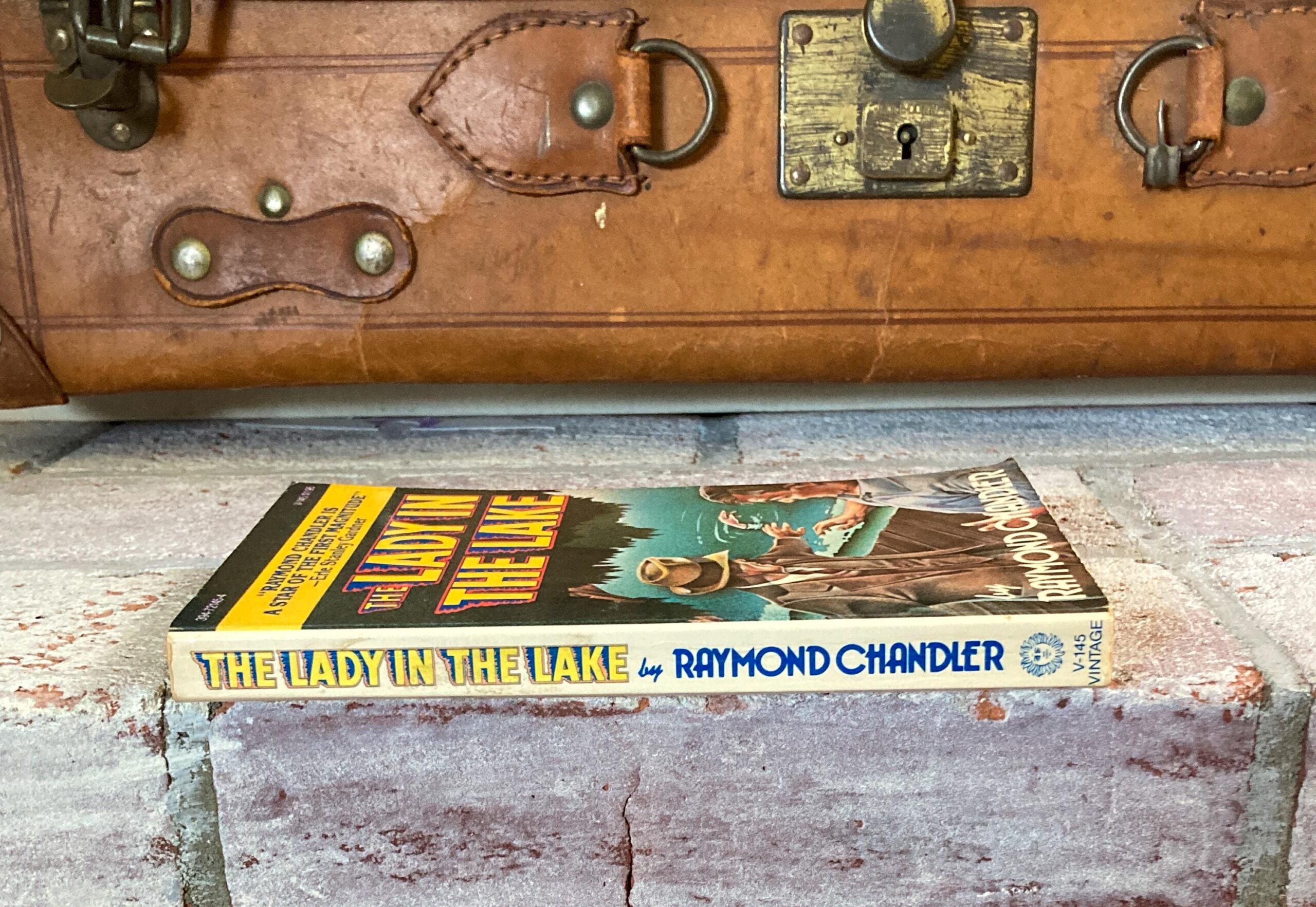 Raymond Chandler "The Lady in the Lake" Vintage paperback 1976 Philip Marlowe - Image 3