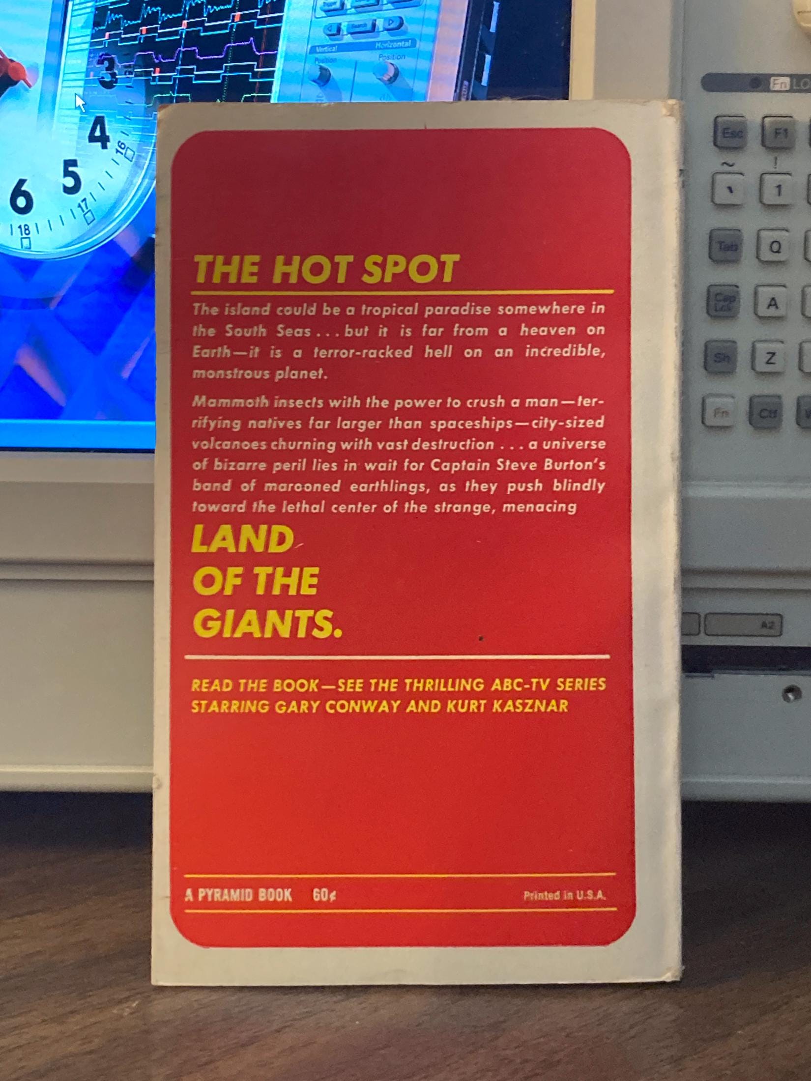 Land of the Giants "The Hot Spot" Murray Leinster 1969 First edition vintage paperback - Image 2