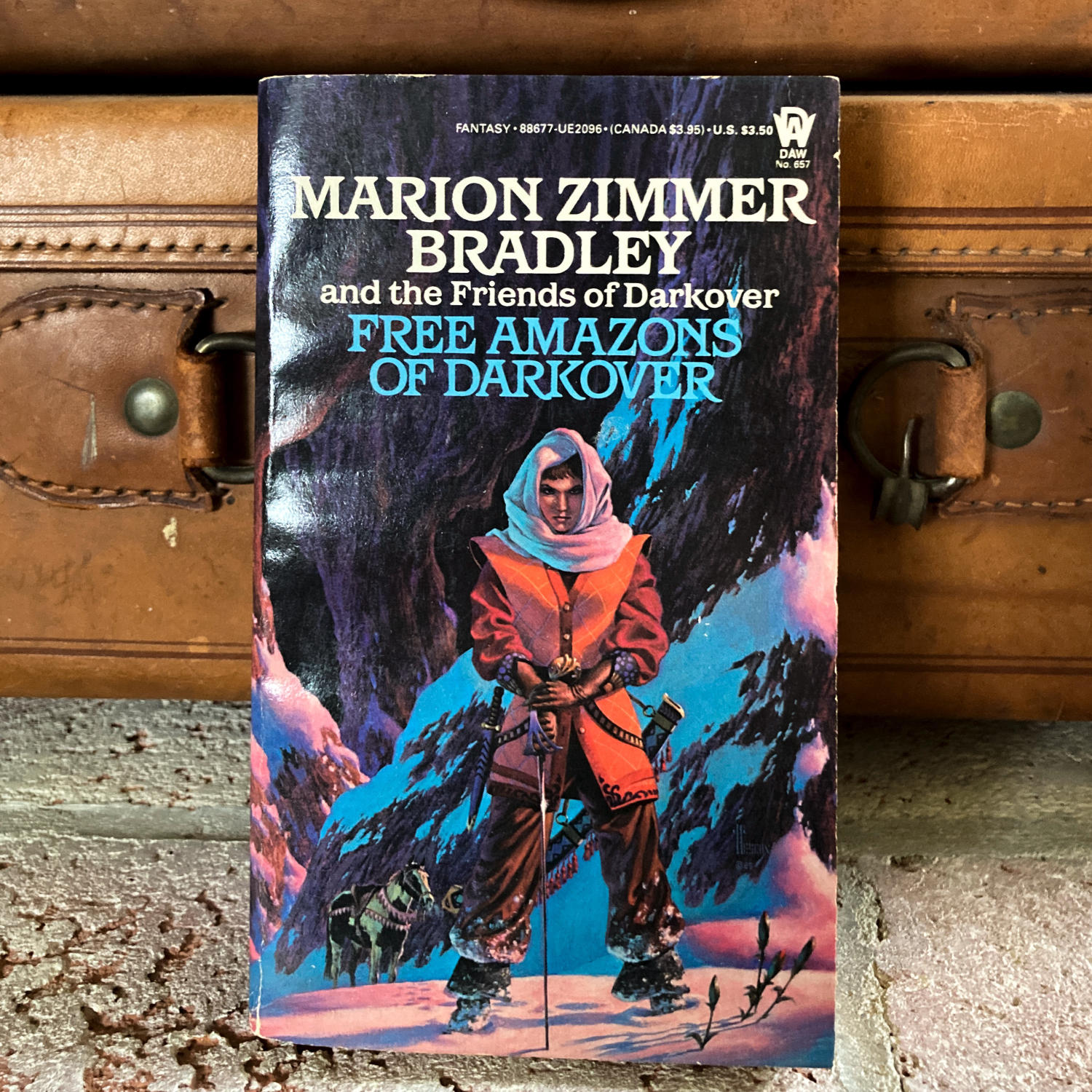 Marion Zimmer Bradley "Free Amazons of Darkover" 1985 First edition vintage paperback Like New!