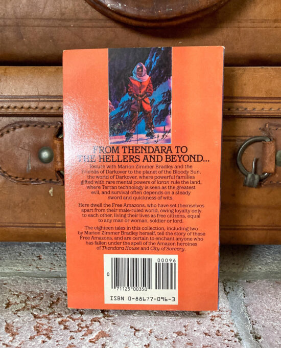 Marion Zimmer Bradley “Free Amazons of Darkover” 1985 First edition vintage paperback Like New!