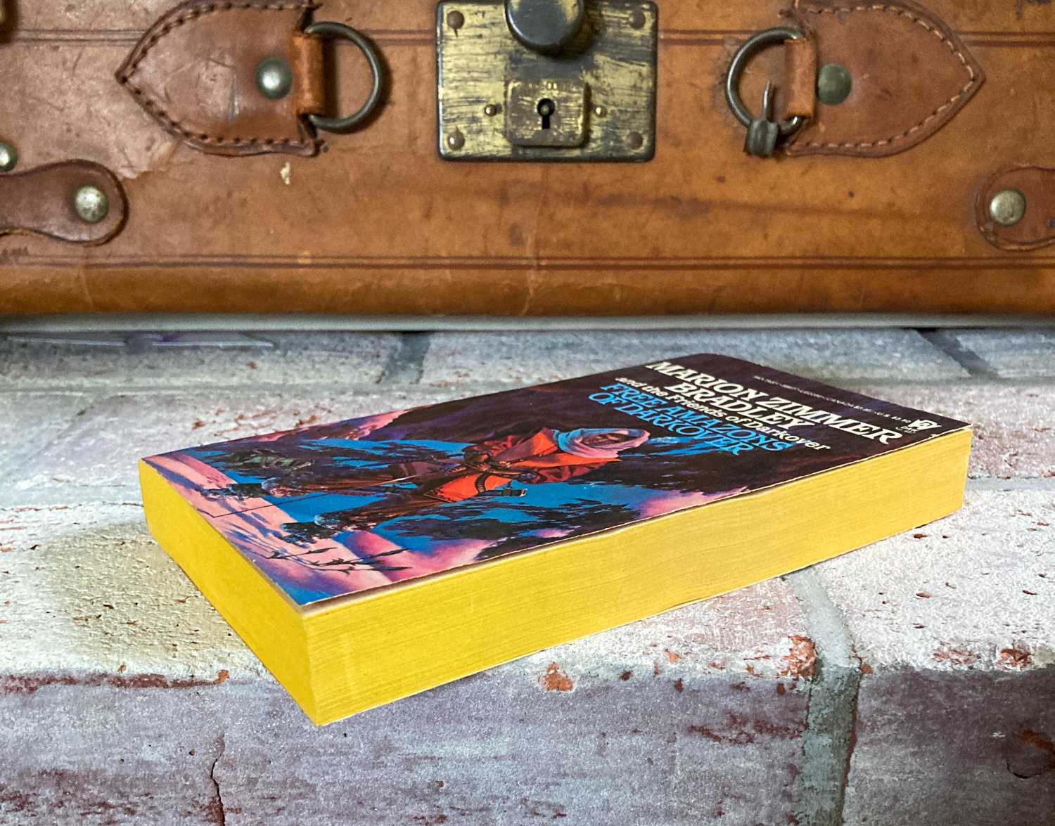 Marion Zimmer Bradley "Free Amazons of Darkover" 1985 First edition vintage paperback Like New! - Image 4