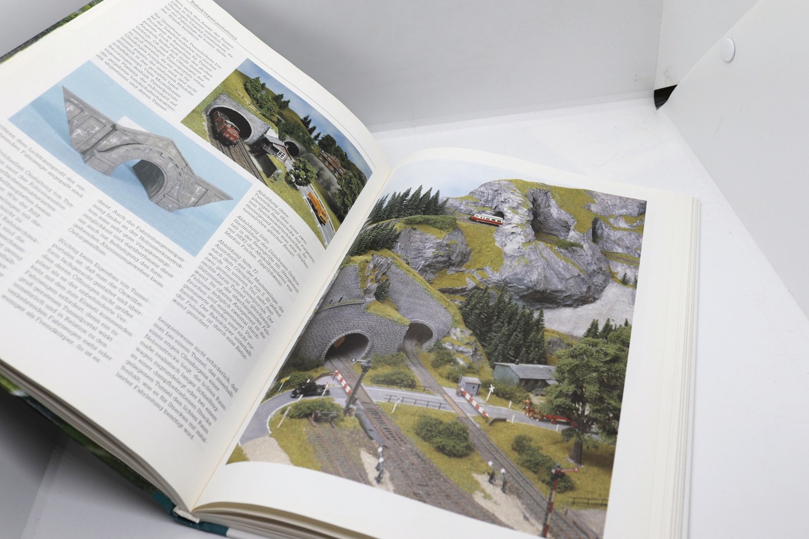 Meisterschule Modellbahnbau: Vorbildtreue Gestaltung von Bahn und Landschaft - Hudson Fine Books