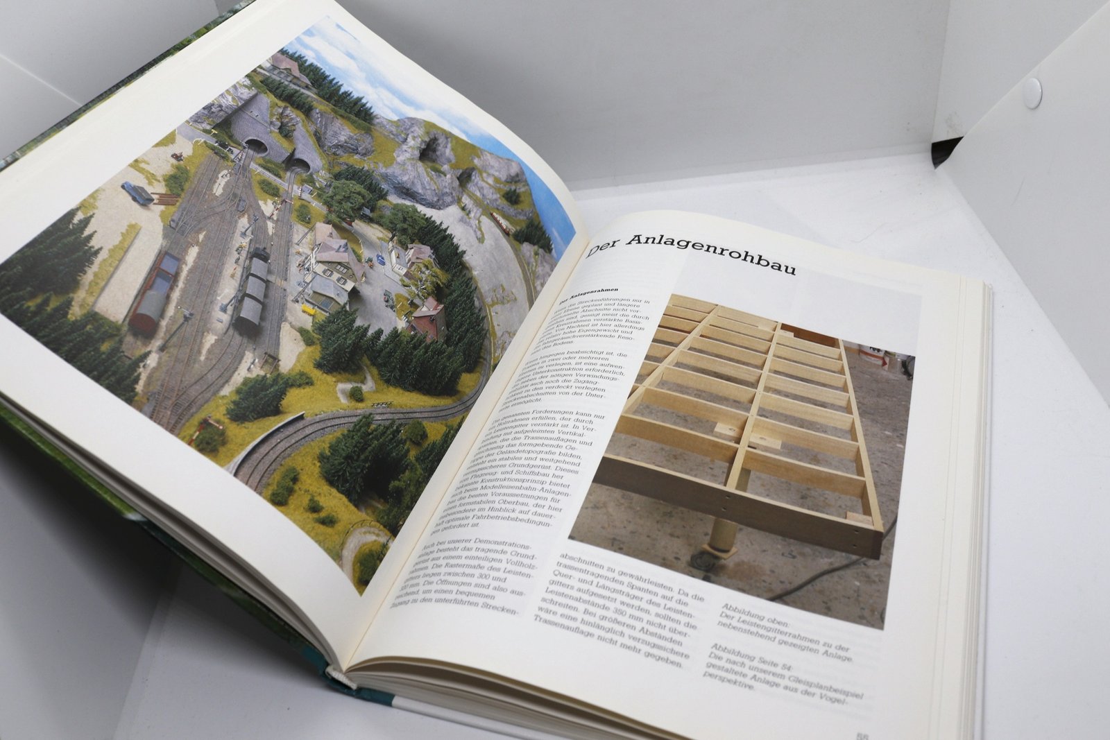 Meisterschule Modellbahnbau: Vorbildtreue Gestaltung von Bahn und Landschaft - Hudson Fine Books