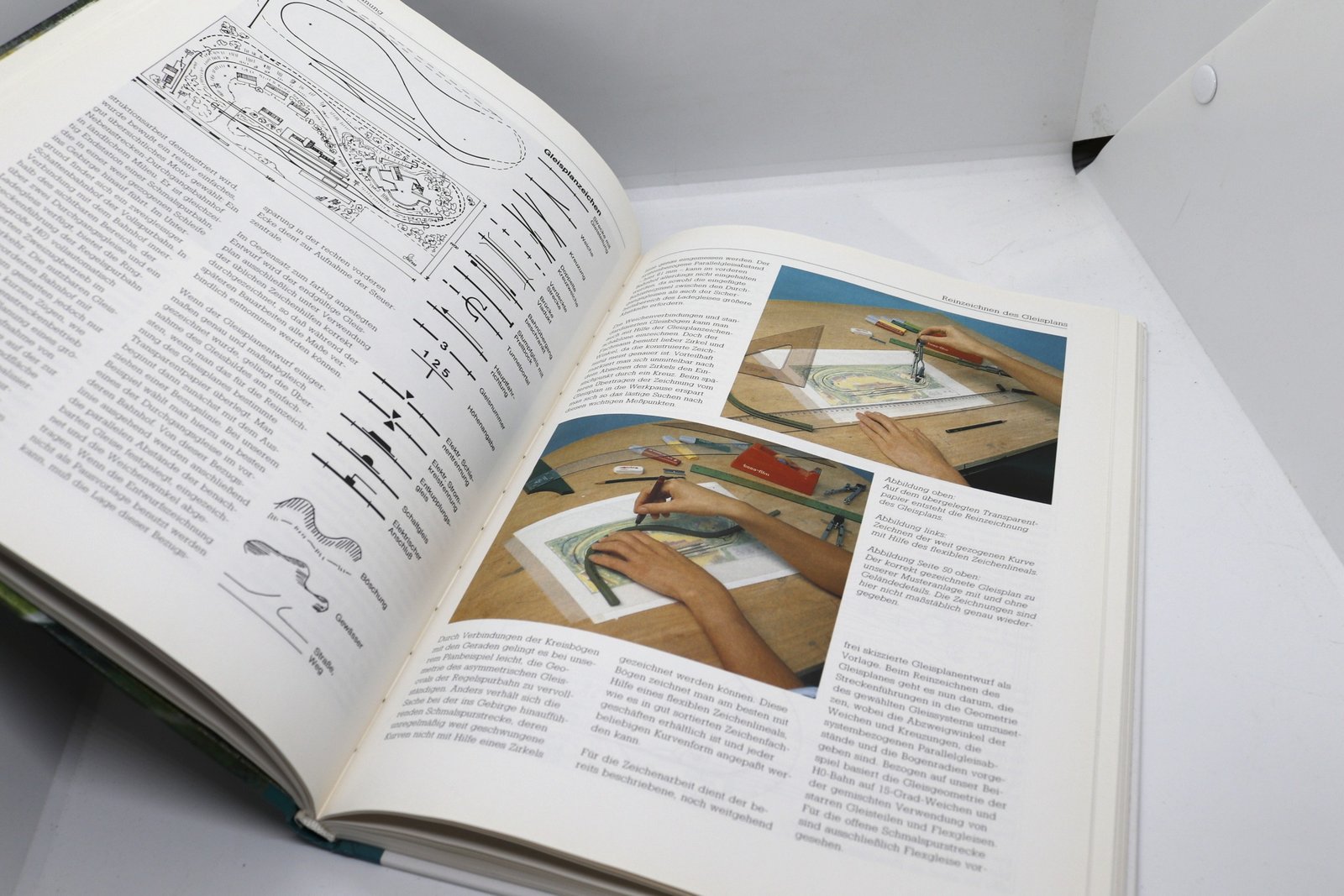 Meisterschule Modellbahnbau: Vorbildtreue Gestaltung von Bahn und Landschaft - Hudson Fine Books