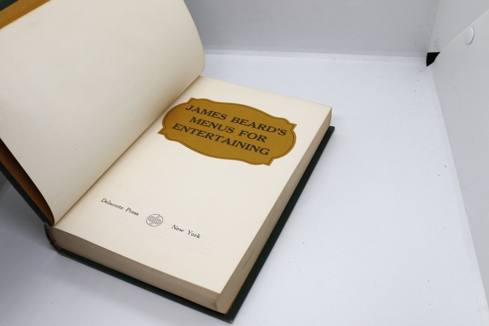 James Beard's Menus For Entertaining - Hudson Fine Books